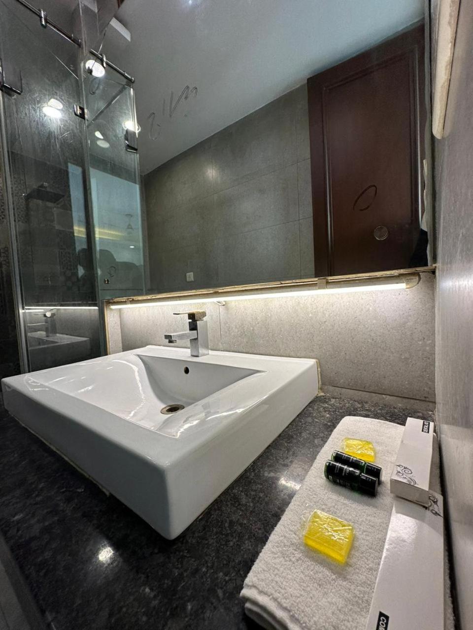 Hotel The Imperio 新德里 外观 照片
